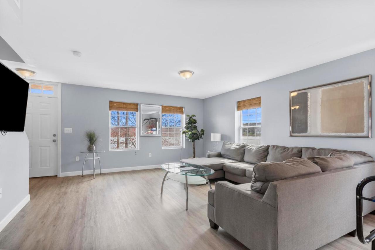 Gorgeous Waterfront 3 Bedroom, 1.5 Bathroom Unit. Appartement New Haven