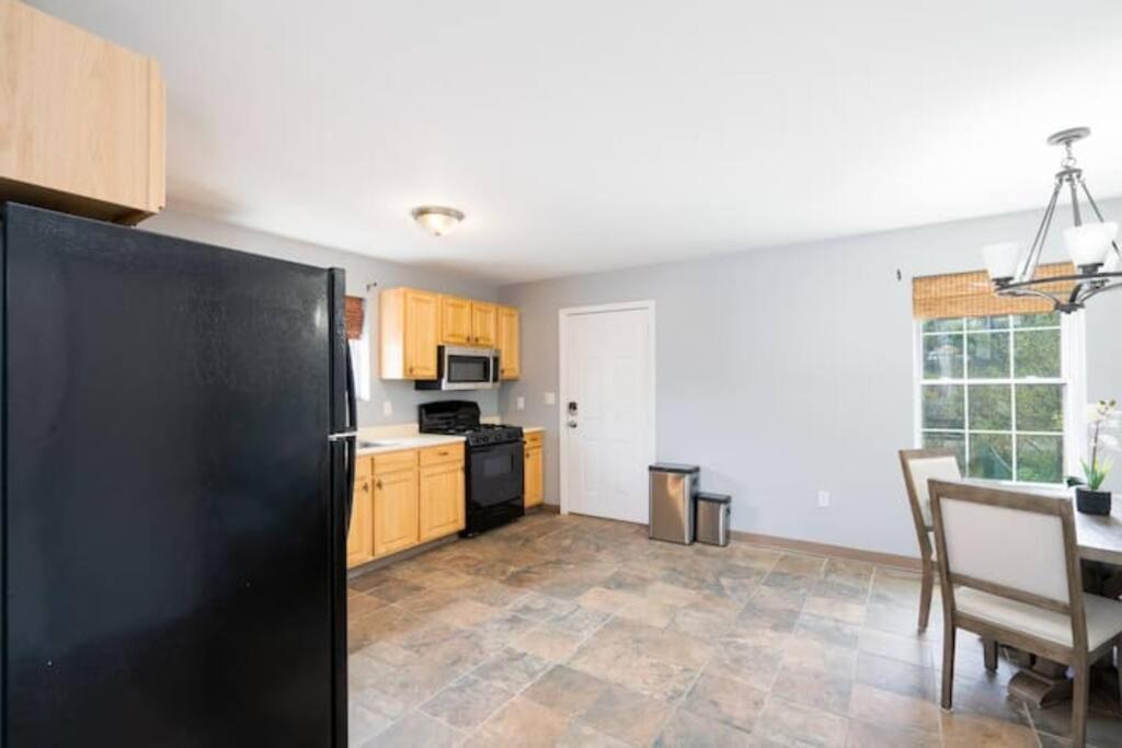Appartement Gorgeous Waterfront 3 Bedroom, 1.5 Bathroom Unit.