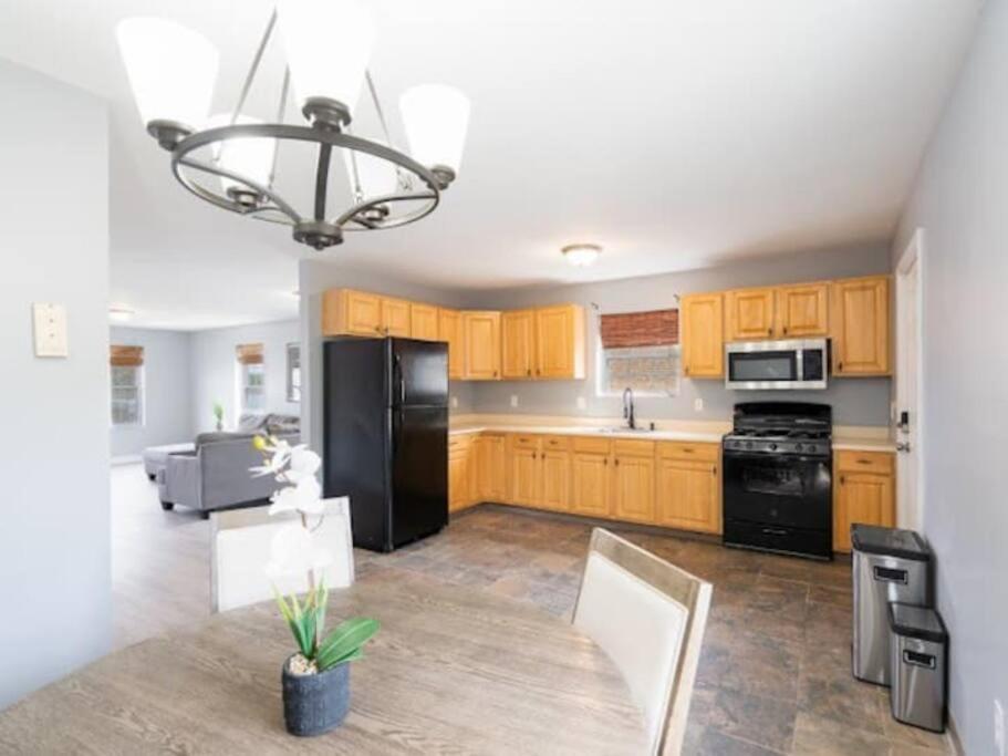 Gorgeous Waterfront 3 Bedroom, 1.5 Bathroom Unit. Appartement New Haven