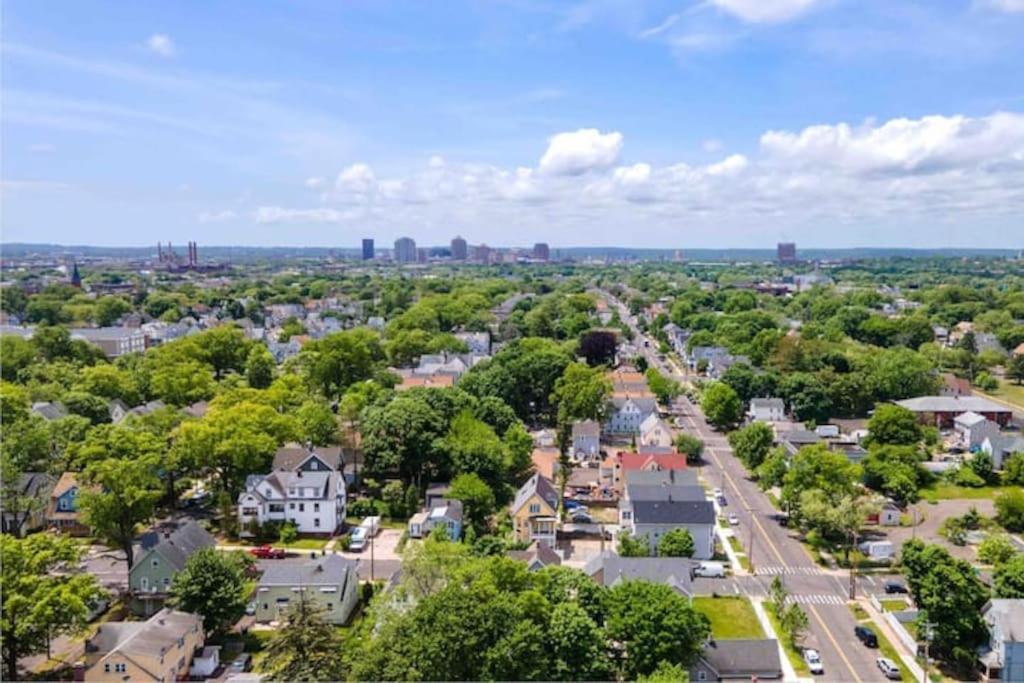 Gorgeous Waterfront 3 Bedroom, 1.5 Bathroom Unit. Appartement New Haven