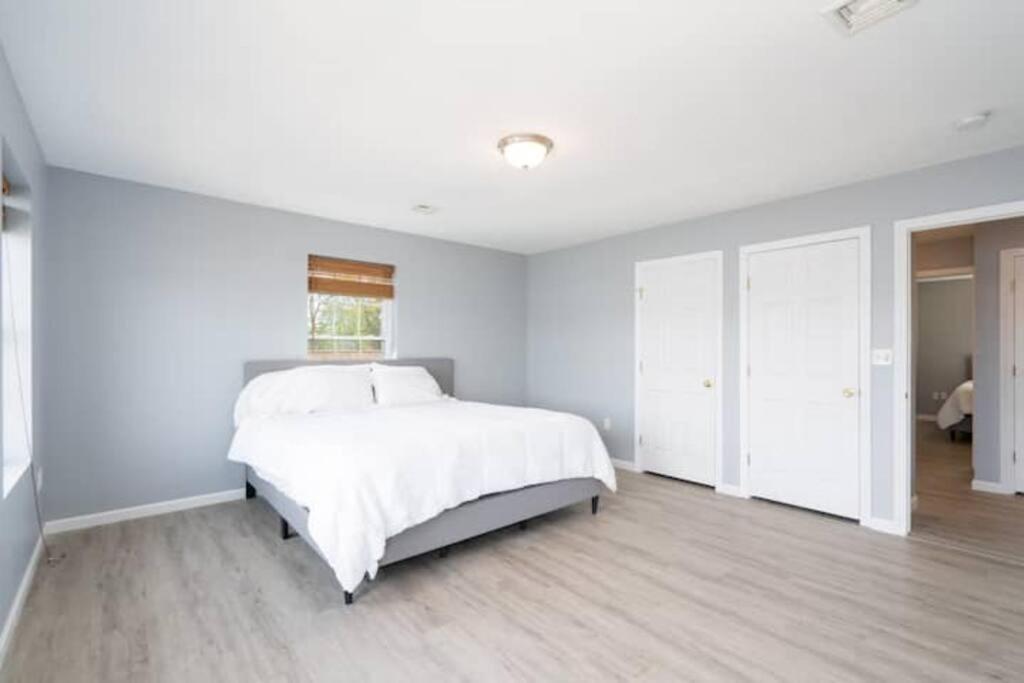 Appartement Gorgeous Waterfront 3 Bedroom, 1.5 Bathroom Unit. *