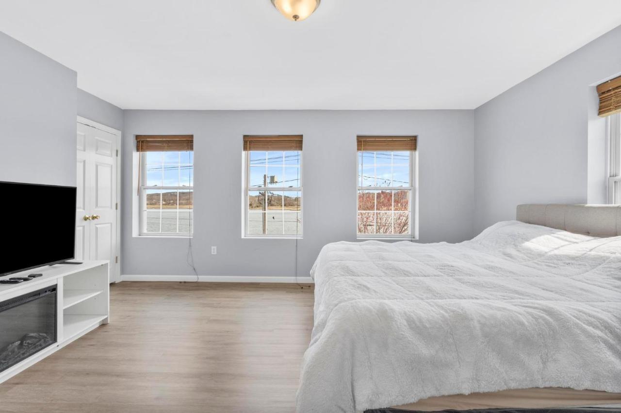 Gorgeous Waterfront 3 Bedroom, 1.5 Bathroom Unit. Appartement New Haven